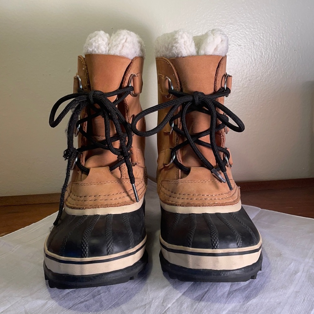 Youth Sorel Caribou winter boot size 2